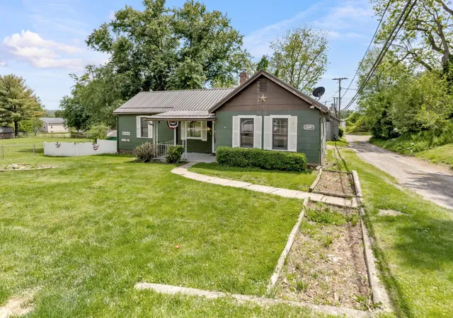 Homes for sale in Newark, OH | 365 Ballard Ave, Newark, OH 43055 | MLS# 226017160
