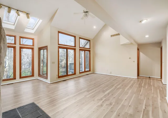 Photo 4 of Single family home for sale at 3313 Glen Oaks Ct, Lewis Center, OH 43035 | MLS# 226017472 | Listing updated on 2026-10-09