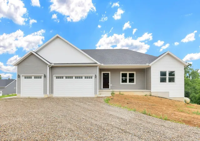 Photo 2 of Single family home for sale at 621 Trapp Ln, Hopewell, OH 43746 | MLS# 226026086 | Listing updated on 2026-08-12