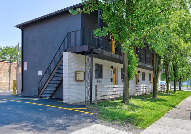 Listing Photo 4 - Condo for sale in building located at 1445 E Main, Columbus, OH 43205 - Unit #458 Miller Ave