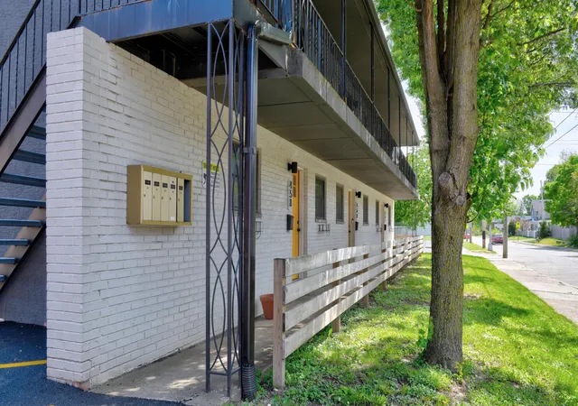 Listing Photo 5 - Condo for sale in building located at 1445 E Main, Columbus, OH 43205 - Unit #458 Miller Ave