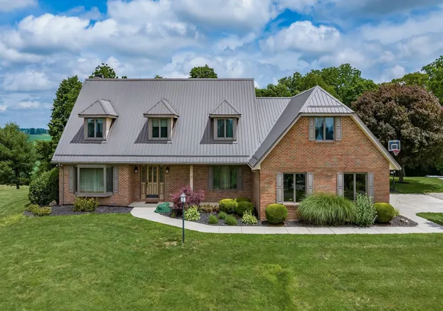 Homes for sale in Thornville, OH | 7590 Township Road 2, Thornville, OH 43076 | MLS# 226017455