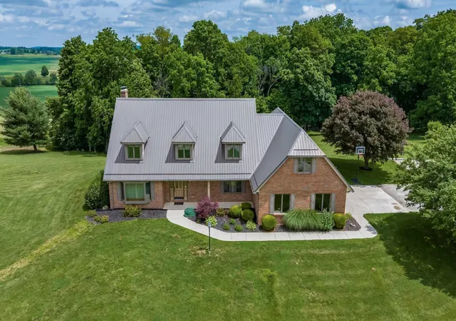 Homes for sale in Thornville, OH | 7590 Township Road 2, Thornville, OH 43076 | MLS# 226017455