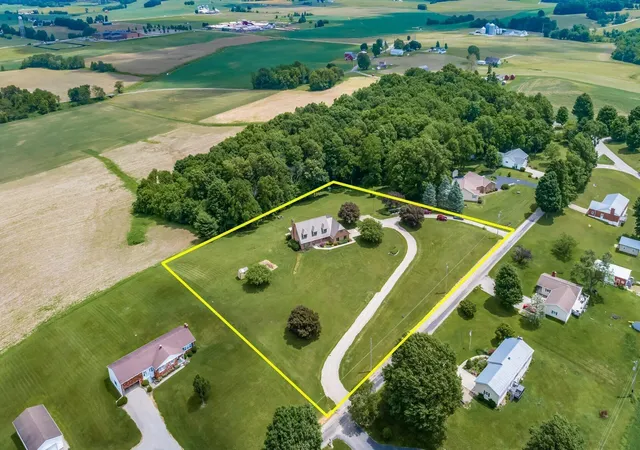 Homes for sale in Thornville, OH | 7590 Township Road 2, Thornville, OH 43076 | MLS# 226017455