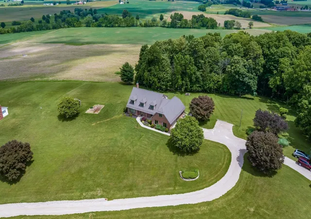 Homes for sale in Thornville, OH | 7590 Township Road 2, Thornville, OH 43076 | MLS# 226017455