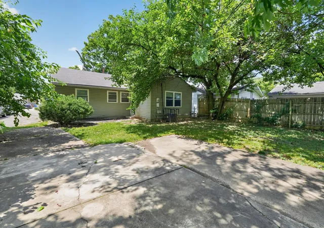 Photo 3 of Sale Pending at 1170 S Hampton Rd, Columbus, OH 43227 | MLS# 226025674 | Listing updated on 2026-09-23