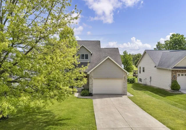 Homes for sale in Howard, OH | 850 Fairway Dr, Howard, OH 43028 | MLS# 226017659