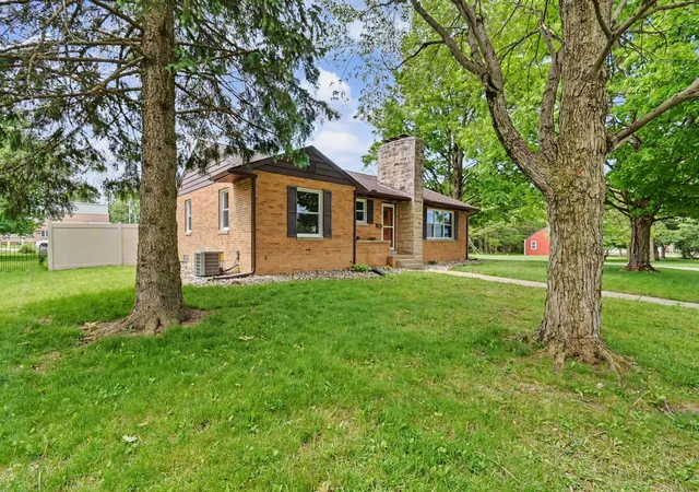 Homes for sale in Bucyrus, OH | 885 W Perry St, Bucyrus, OH 44820 | MLS# 226017796