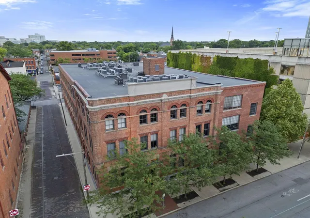2nd image of 570 S Front St, Columbus, OH 43215