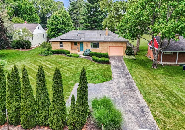 Photo 3 of Single family home for sale at 3140 Fishinger Rd, Columbus, OH 43221 | MLS# 226020868 | Listing updated on 2026-09-15