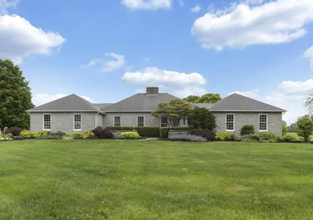 Photo 3 of Single family home for sale at 3588 Thornhill Ln, Grove City, OH 43123 | MLS# 226018438 | Listing updated on 2026-09-12