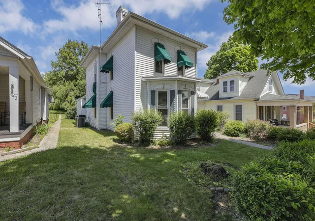 Homes for sale in Lancaster, OH | 325 E Walnut St, Lancaster, OH 43130 | MLS# 226018170