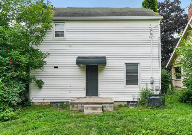 Photo 3 of Single family home for sale at 594 S Hampton Rd, Columbus, OH 43213 | MLS# 226021615 | Listing updated on 2026-09-11
