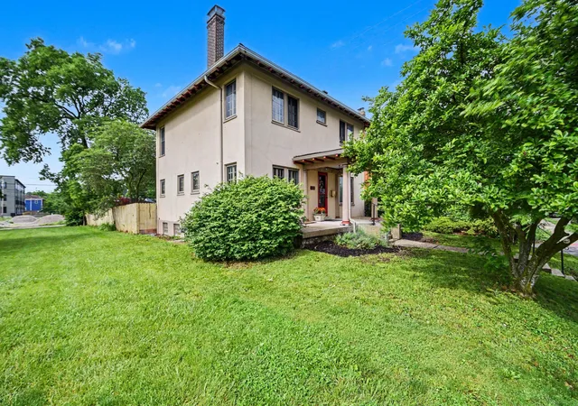 Photo 2 of Single family home for sale at 1403 Bryden Rd, Columbus, OH 43205 | MLS# 226018551 | Listing updated on 2026-09-05