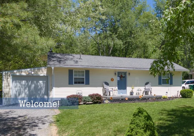 Homes for sale in Howard, OH | 218 Woodlawn Cir, Howard, OH 43028 | MLS# 226018590