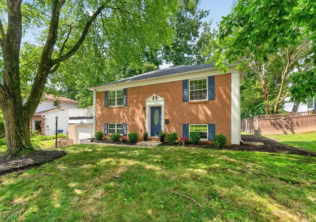 1st image of 606 Woodsfield Dr, Columbus, OH 43214 | MLS# 226028616