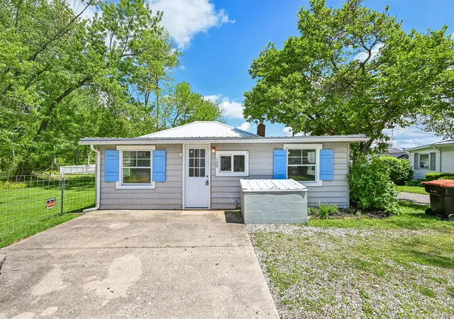 Homes for sale in Buckeye Lake, OH | 109 Beacon Light Ln, Buckeye Lake, OH 43008 | MLS# 226018654