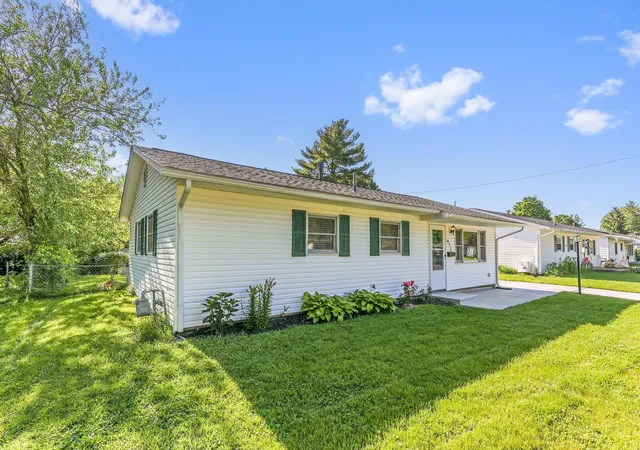 Photo 3 of Single family home for sale at 911 Hillridge Rd, Reynoldsburg, OH 43068 | MLS# 226019430 | Listing updated on 2026-07-28