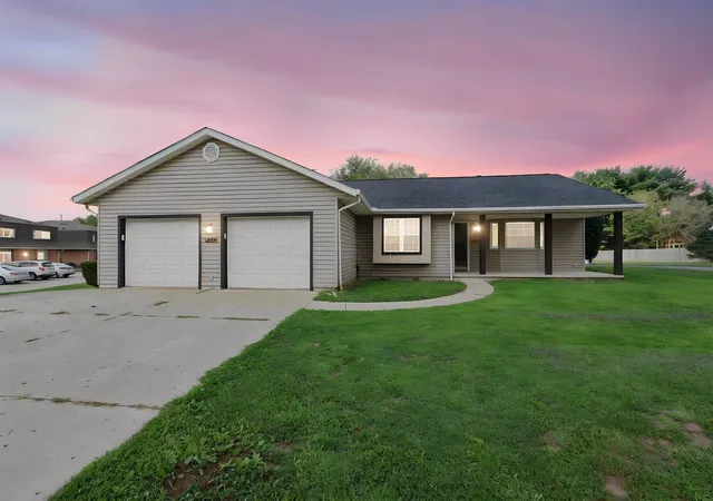 1st image of 1607 Doaks Ln, Zanesville, OH 43701 | MLS# 226018775