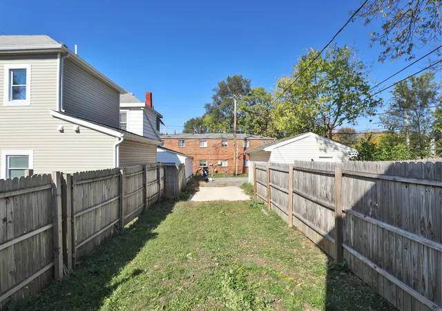 Listing Photo 2 - Condo for sale in building located at 774 Sullivant Ave, Columbus, OH 43222