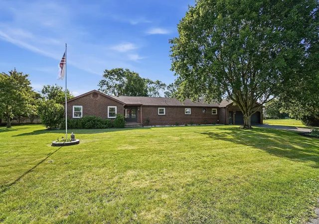 Homes for sale in London, OH | 330 Northview Dr, London, OH 43140 | MLS# 226018799