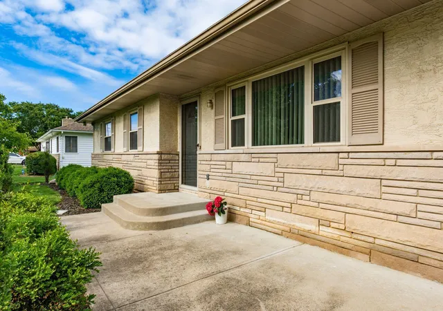 Photo 3 of Single family home for sale at 3542 Hoover Rd, Grove City, OH 43123 | MLS# 226018984 | Listing updated on 2026-07-29