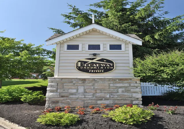 Listing Photo 4 - Condo for sale in building located at 5609 Frawley Dr, Dublin, OH 43016