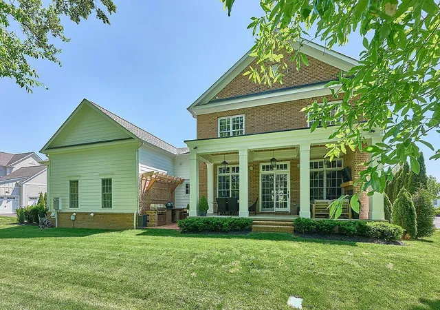 Photo 5 of Sale Pending at 7100 Oxford Loop N, New Albany, OH 43054 | MLS# 226020080 | Listing updated on 2026-08-11