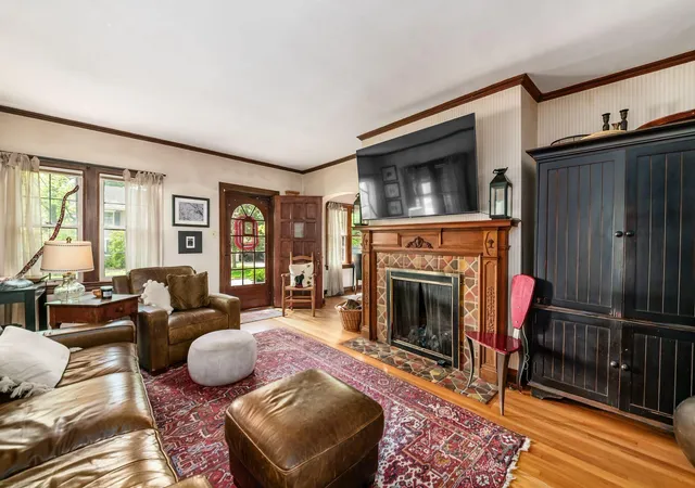 Homes for sale in Columbus, OH | 256 Montrose Wy, Columbus, OH 43214 | MLS# 226019227