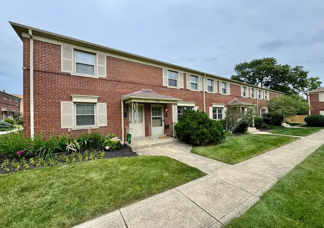 Homes for sale in Columbus, OH | 1870 Northwest Blvd #8B, Columbus, OH 43212 | MLS# 226019365