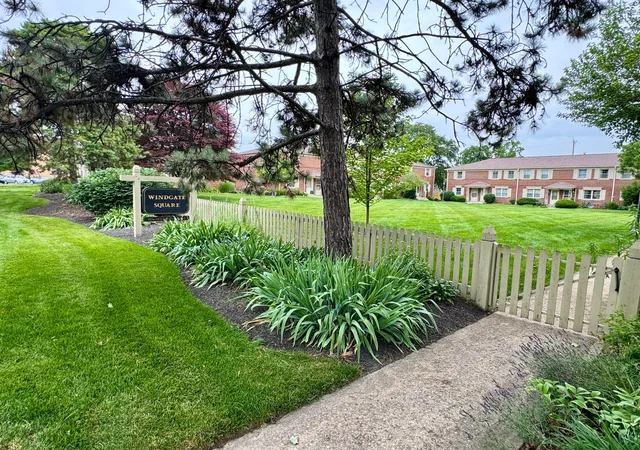 Homes for sale in Columbus, OH | 1870 Northwest Boulevard, Columbus, OH 43212 | Houzeo