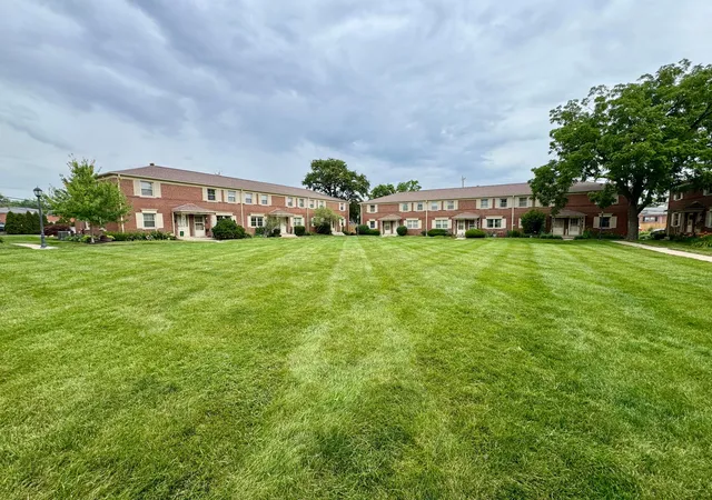 Homes for sale in Columbus, OH | 1870 Northwest Blvd #8B, Columbus, OH 43212 | MLS# 226019365