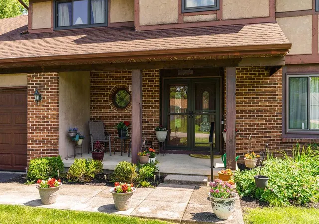 3rd image of 10233 N Crosset Hill Dr, Pickerington, OH 43147 | MLS# 226026049