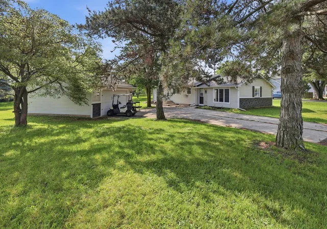 Photo 3 of Single family home for sale at 1155 W Choctaw Dr, London, OH 43140 | MLS# 226019279 | Listing updated on 2026-07-29
