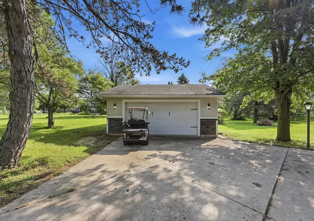 Photo 4 of Single family home for sale at 1155 W Choctaw Dr, London, OH 43140 | MLS# 226019279 | Listing updated on 2026-07-29