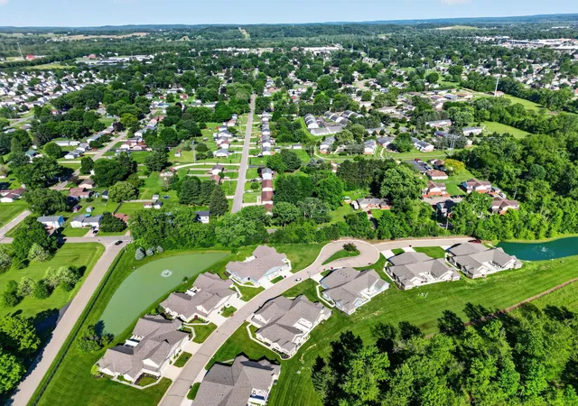 Listing Photo 2 - Condo for sale in building located at 631 Woods Edge Ln, Newark, OH 43055 - Unit #