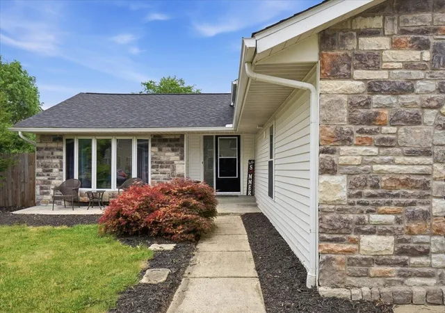 Homes for sale in Canal Winchester, OH | 322 Old Meadows Ct, Canal Winchester, OH 43110 | MLS# 226019408