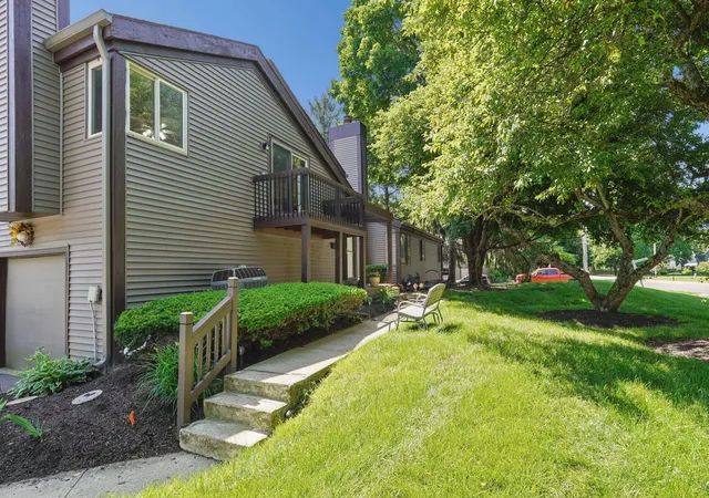 3rd image of 5643 Blendon Valley Dr, Columbus, OH 43230 | MLS# 226019402