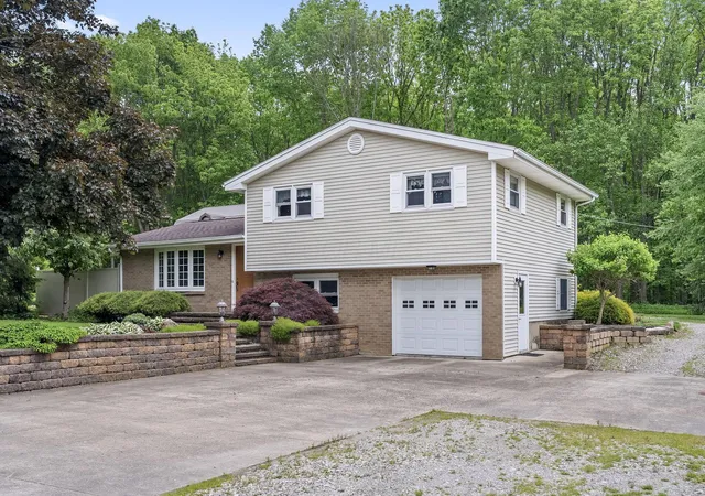Homes for sale in Fredericktown, OH | 9220 Mount Gilead Rd, Fredericktown, OH 43019 | MLS# 226019426