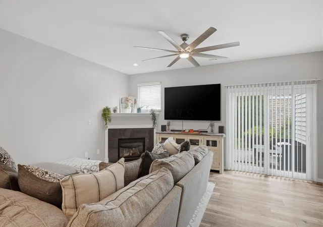 5th image of 4384 Grand Xing Blvd, Grove, OH 43123