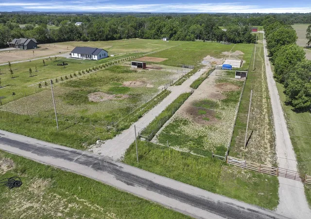 Homes for sale in Circleville, OH | 25415 Shoemaker Rd, Circleville, OH 43113 | MLS# 226019487