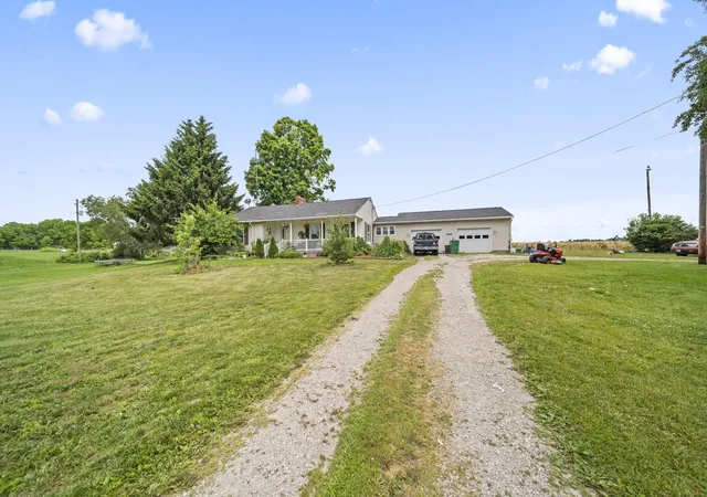 5th image of 8436 Martinsburg Rd, Mount Vernon, OH 43050 | MLS# 226019455