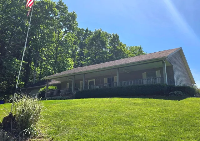 Homes for sale in Frazeysburg, OH | 1183 Aspen Rd, Frazeysburg, OH 43822 | MLS# 226019516