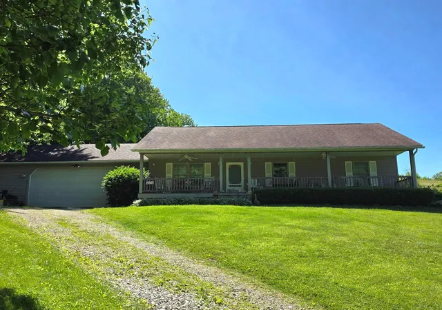 Homes for sale in Frazeysburg, OH | 1183 Aspen Rd, Frazeysburg, OH 43822 | MLS# 226019516