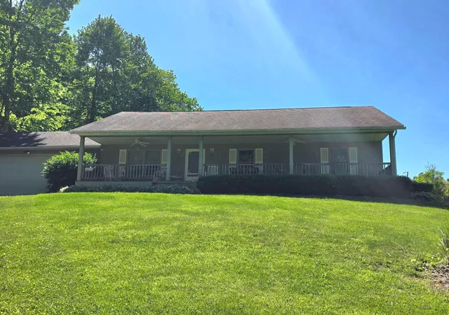 Homes for sale in Frazeysburg, OH | 1183 Aspen Rd, Frazeysburg, OH 43822 | MLS# 226019516