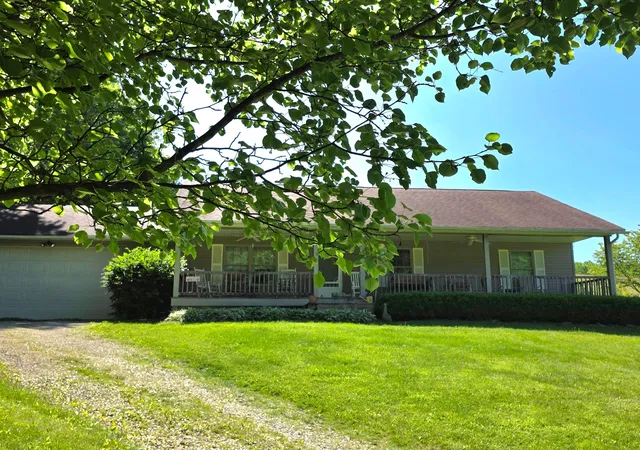 Homes for sale in Frazeysburg, OH | 1183 Aspen Rd, Frazeysburg, OH 43822 | MLS# 226019516