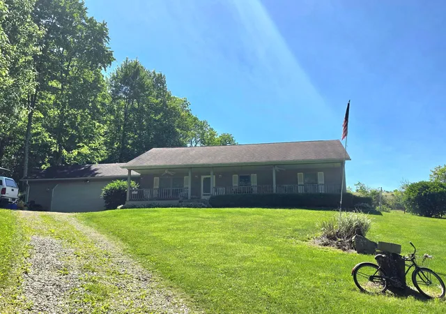 Homes for sale in Frazeysburg, OH | 1183 Aspen Rd, Frazeysburg, OH 43822 | MLS# 226019516