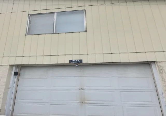 Listing Photo 2 - Condo for sale in building located at 3812 Charbonnett Ct, Columbus, OH 43232 - Unit #4E