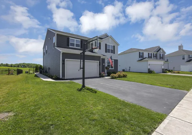 Homes for sale in Hebron, OH | 1168 Lake Forest Dr, Hebron, OH 43025 | MLS# 226019678