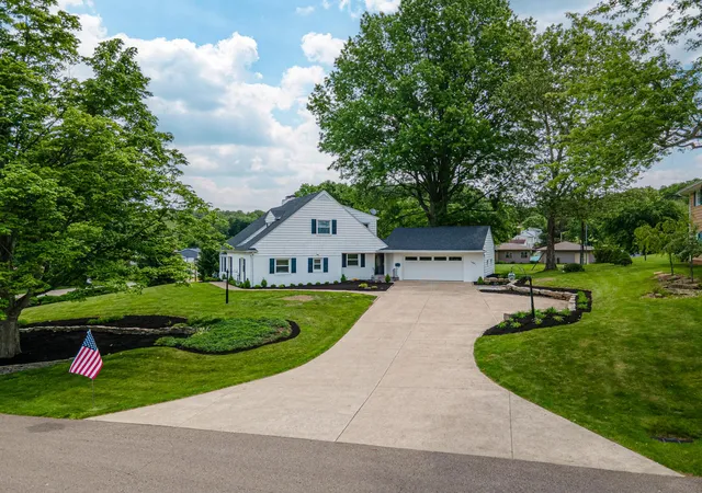 Homes for sale in Coshocton, OH | 1691 Knob Hill Dr, Coshocton, OH 43812 | MLS# 226019923